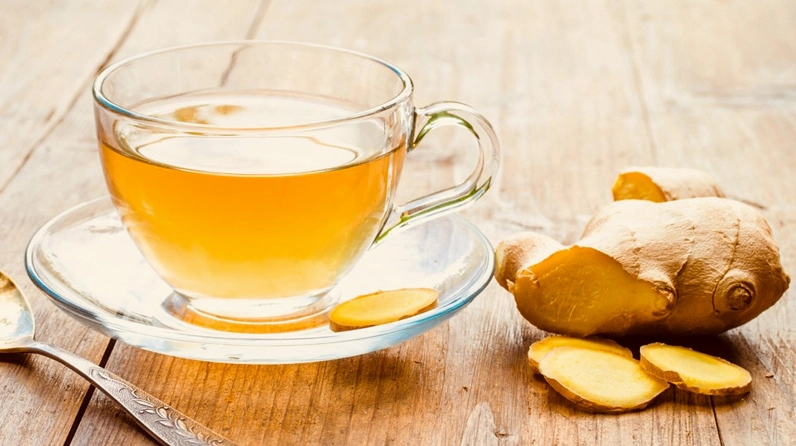 Trà gừng ấm là một phương pháp tự nhiên giúp làm dịu cơn đau dạ dày