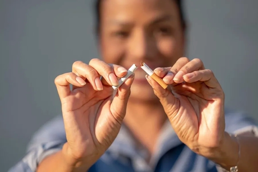 Xây dựng chế độ sinh hoạt khoa học và không hút thuốc lá giúp giảm nguy cơ mắc bệnh ung thư cổ tử cung