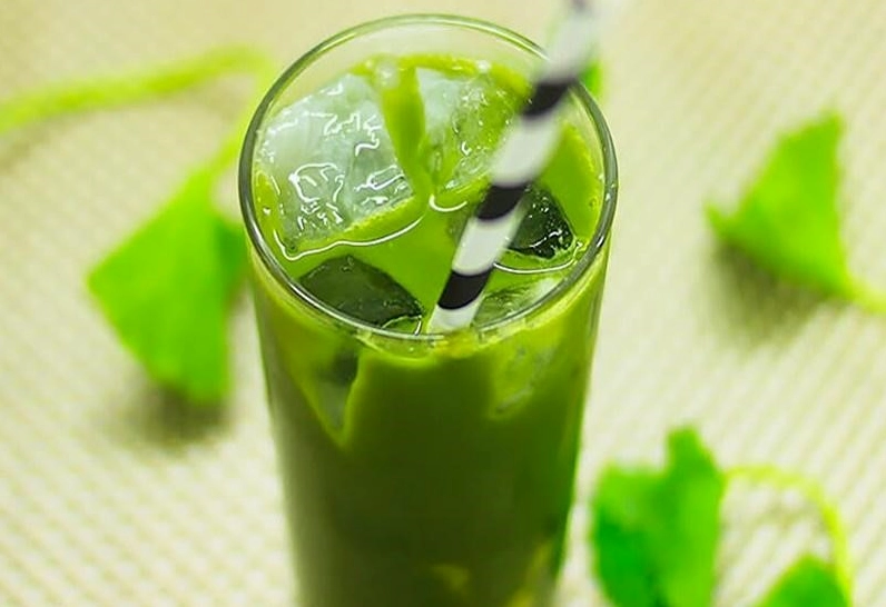 Cận cảnh lá rau má với các đường gân rõ nét