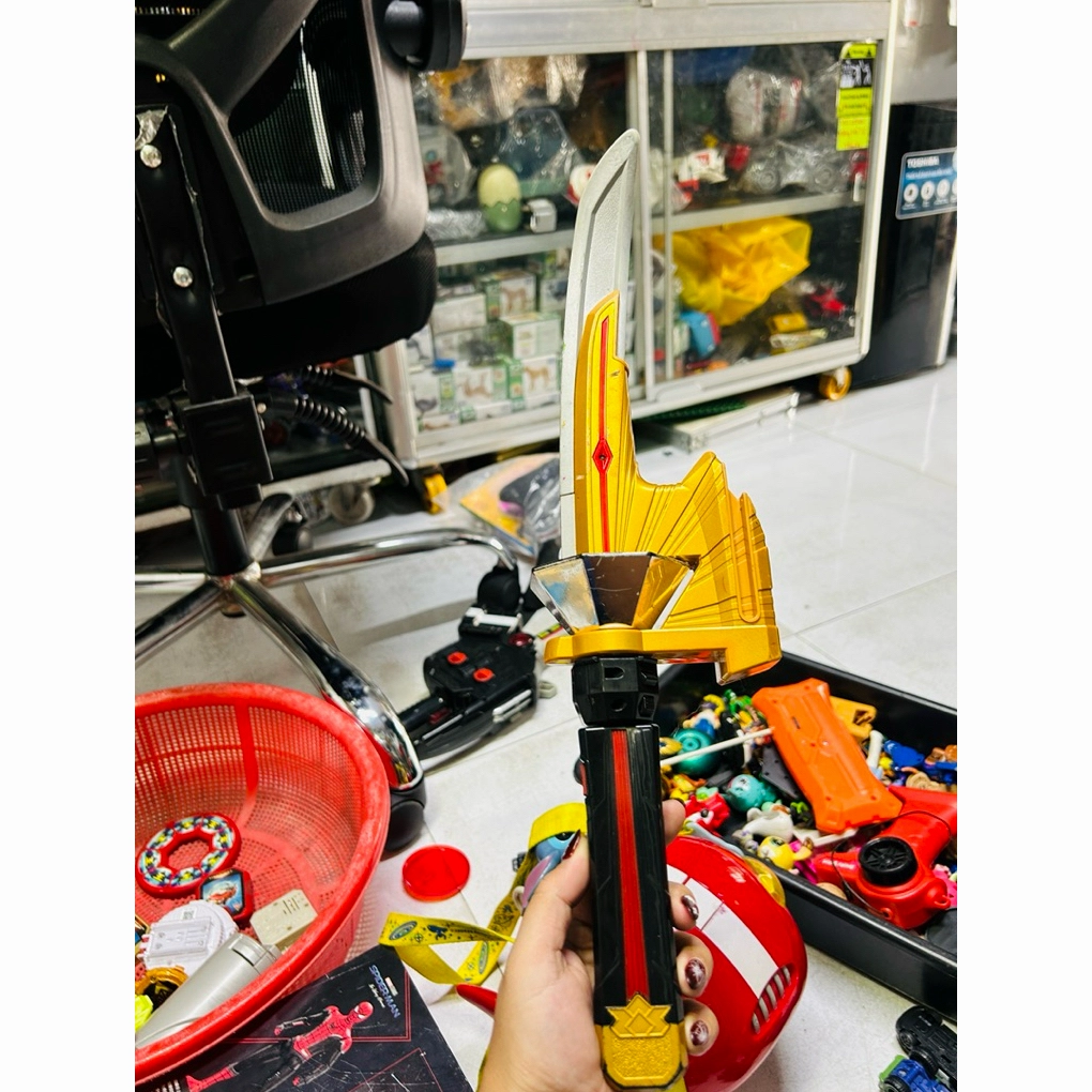 Cận cảnh thanh kiếm Secret Sword Shinkenmaru của siêu nhân thần kiếm.