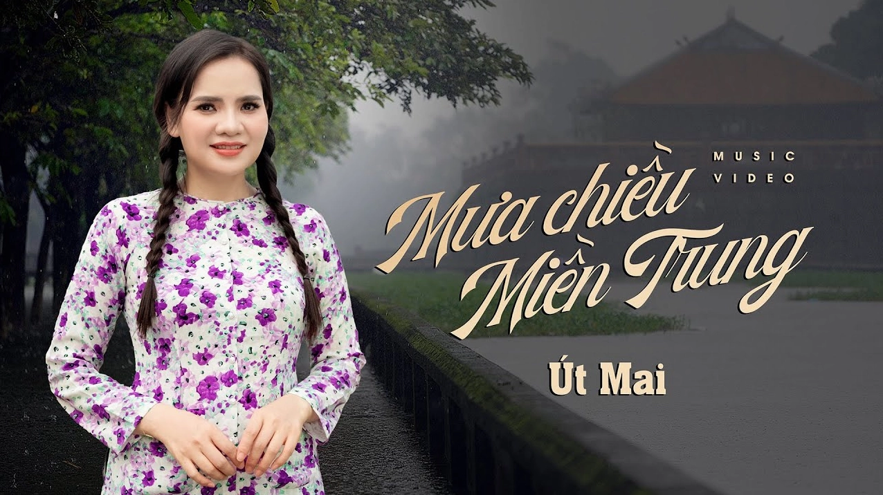 Cảnh mưa lũ ở miền Trung thể hiện một nỗi buồn sâu sắc trước thiên tai.
