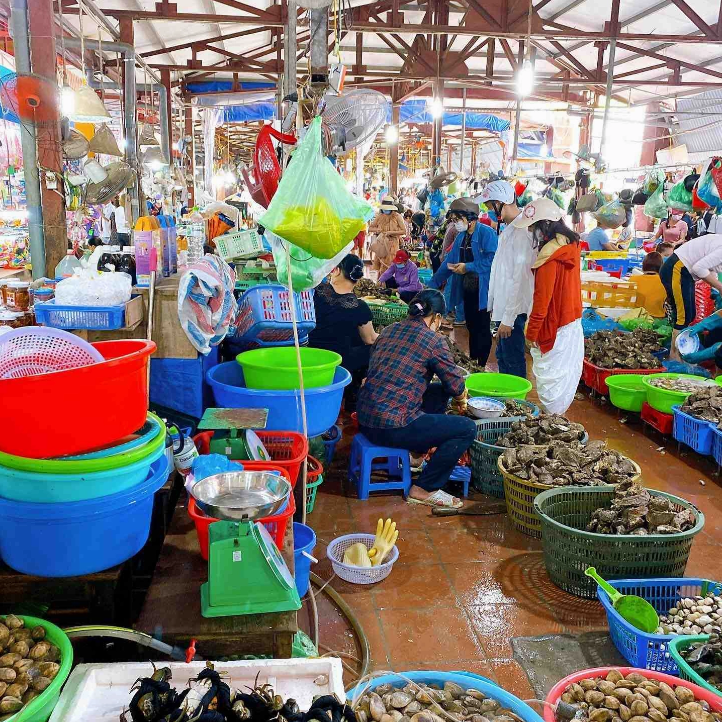 Chợ Cát Bà - nơi mua sắm hải sản tươi ngon