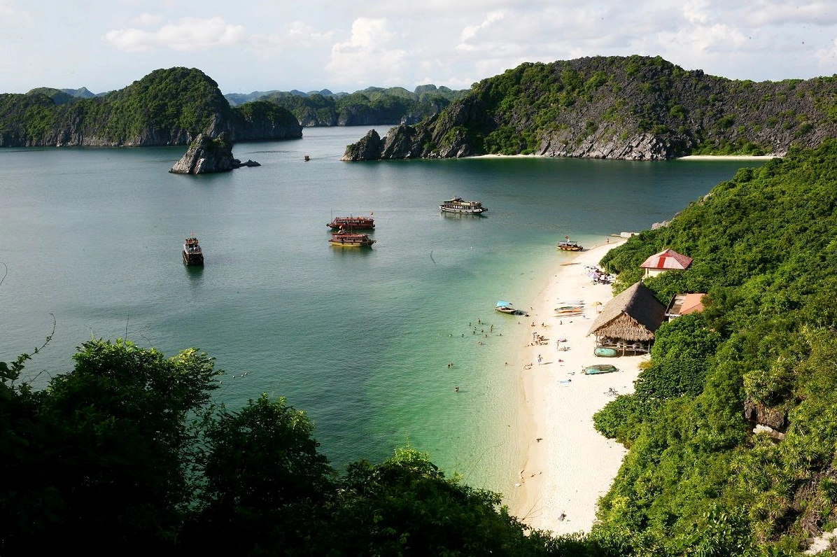 Đảo Khỉ Cát Bà với cảnh quan thiên nhiên hoang sơ