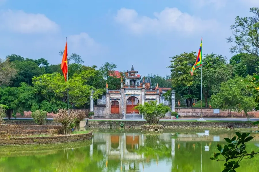 Kiến trúc cổ kính của Thành Cổ Loa, nơi lưu giữ nhiều di tích lịch sử quan trọng