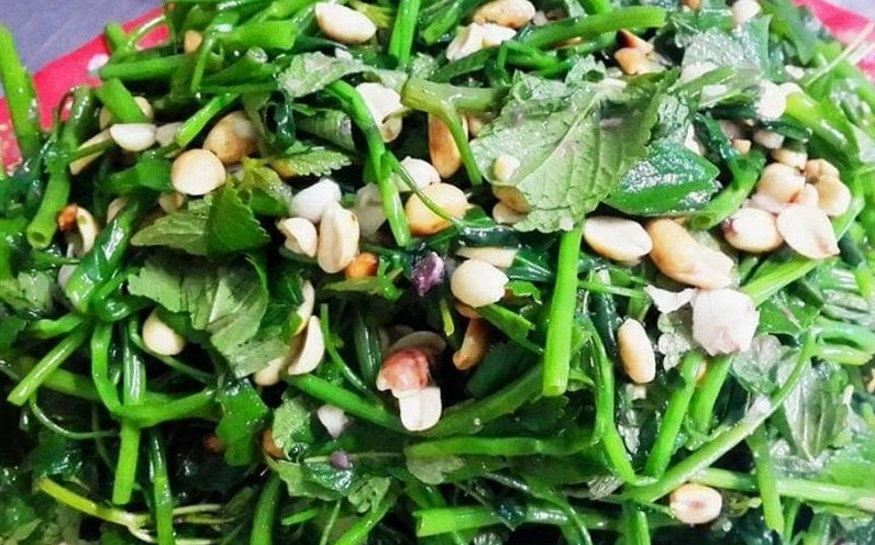 Món nộm rau muống với kinh giới