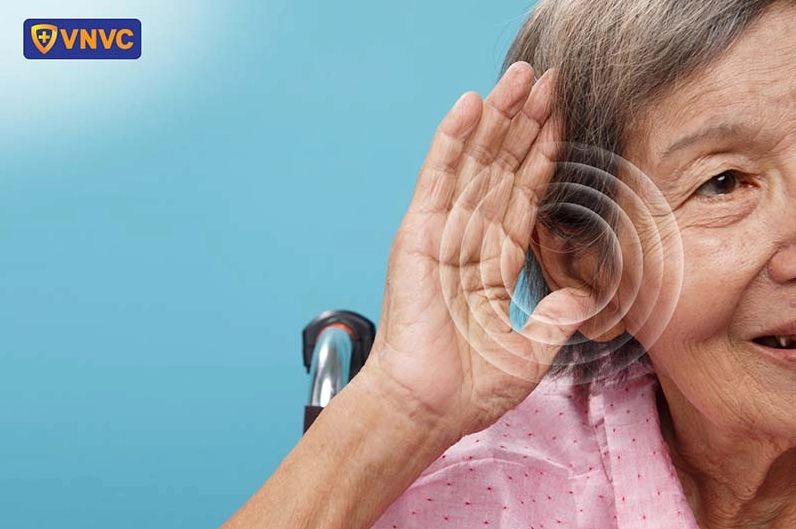 Người bệnh bị ù tai và nghe kém một bên có thể là dấu hiệu sớm của ung thư vòm họng
