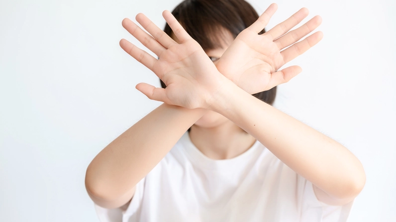 Người sống nội tâm có thể cảm thấy khó khăn khi phải thể hiện bản thân trong một môi trường quá ồn ào và hướng ngoại.
