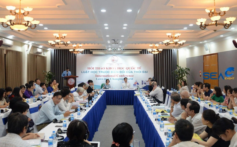 Toàn cảnh một hội thảo khoa học với nhiều chuyên gia tham dự
